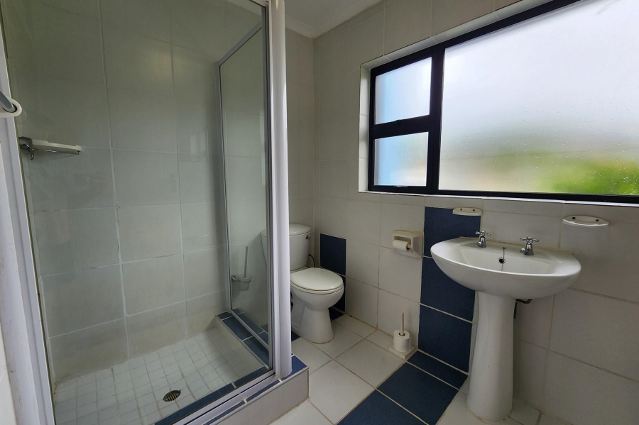 8 Bedroom Property for Sale in Wavecrest Eastern Cape